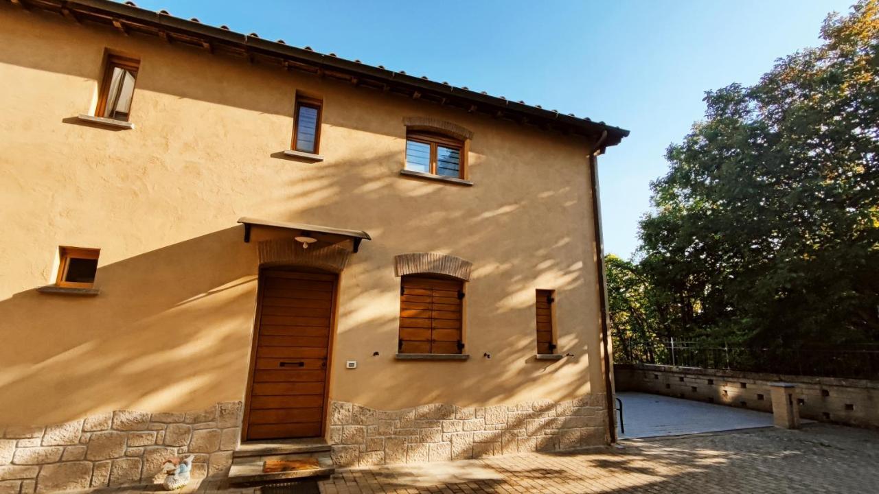 A 2 Passi Dal Lago Grotte di Castro Exterior photo